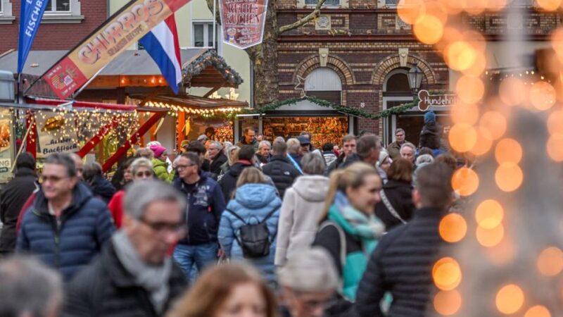 „Markt der Sterne“ in Kempen eröffnet: Weihnachtliches und Alltägliches