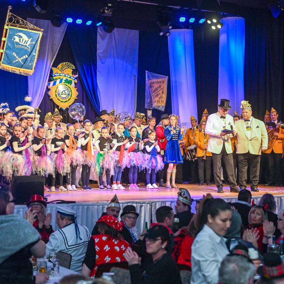 Start in die närrische Session: Kempener Karnevalisten erwecken den Hoppeditz