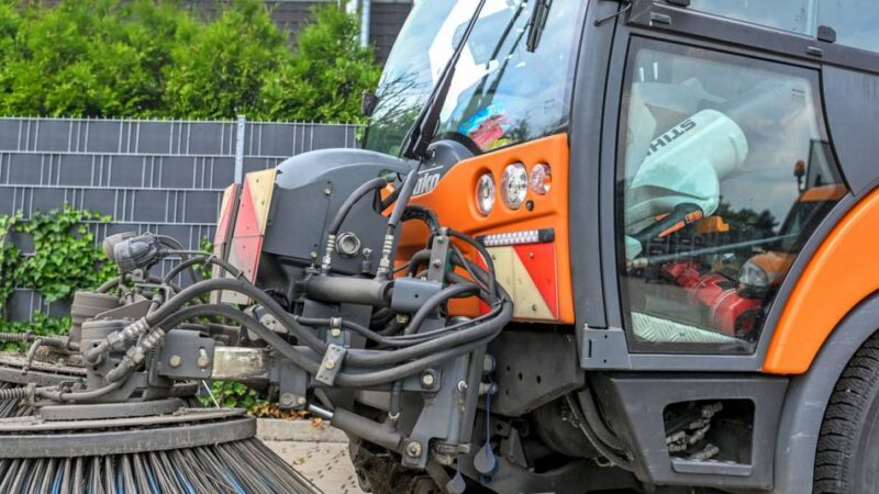 Entlastung für Bauhof Hückeswagen: Für sauberere Stadt – Kehrmaschine angemietet werden