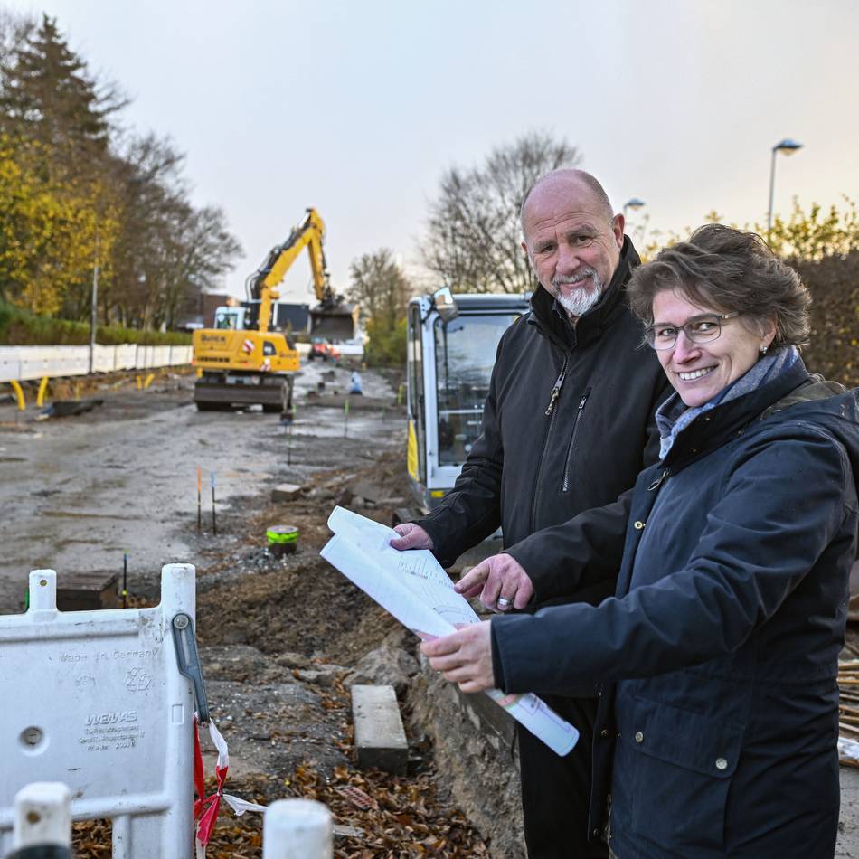 Die Bagger rollen bereits: Bahnhofsvorplatz in Aldekerk wird für 1,8 Millionen Euro saniert und aufgewertet