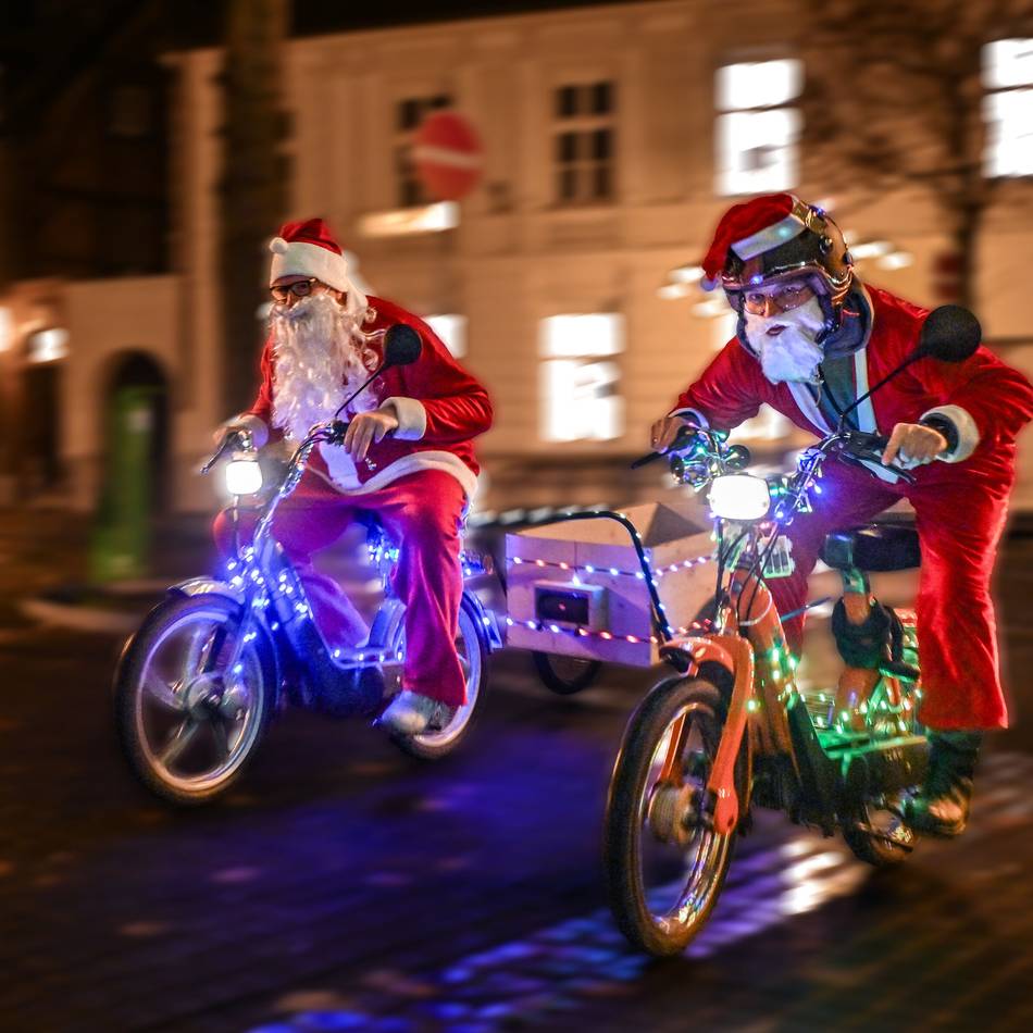 Aktion in Grefrath: Wenn der Nikolaus mit dem Mofa kommt