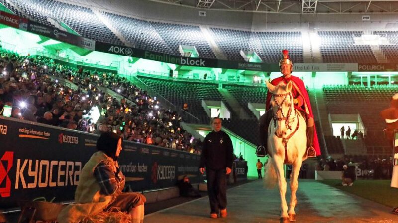 St. Martin im Borussia-Park: Ein Lichtermeer in der Südkurve