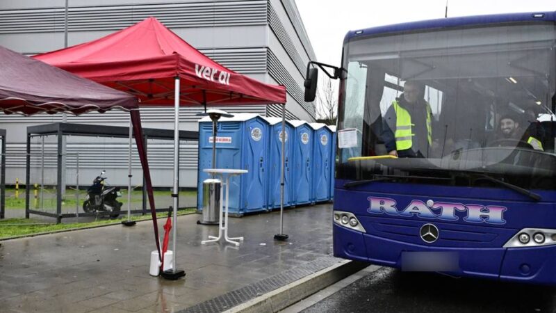 Arbeitsniederlegung in Mönchengladbach: 200 Beschäftigte streiken bei Amazon in Rheindahlen