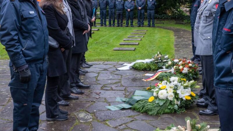 Volkstrauertag: Ehrerbietung für die Opfer des Krieges