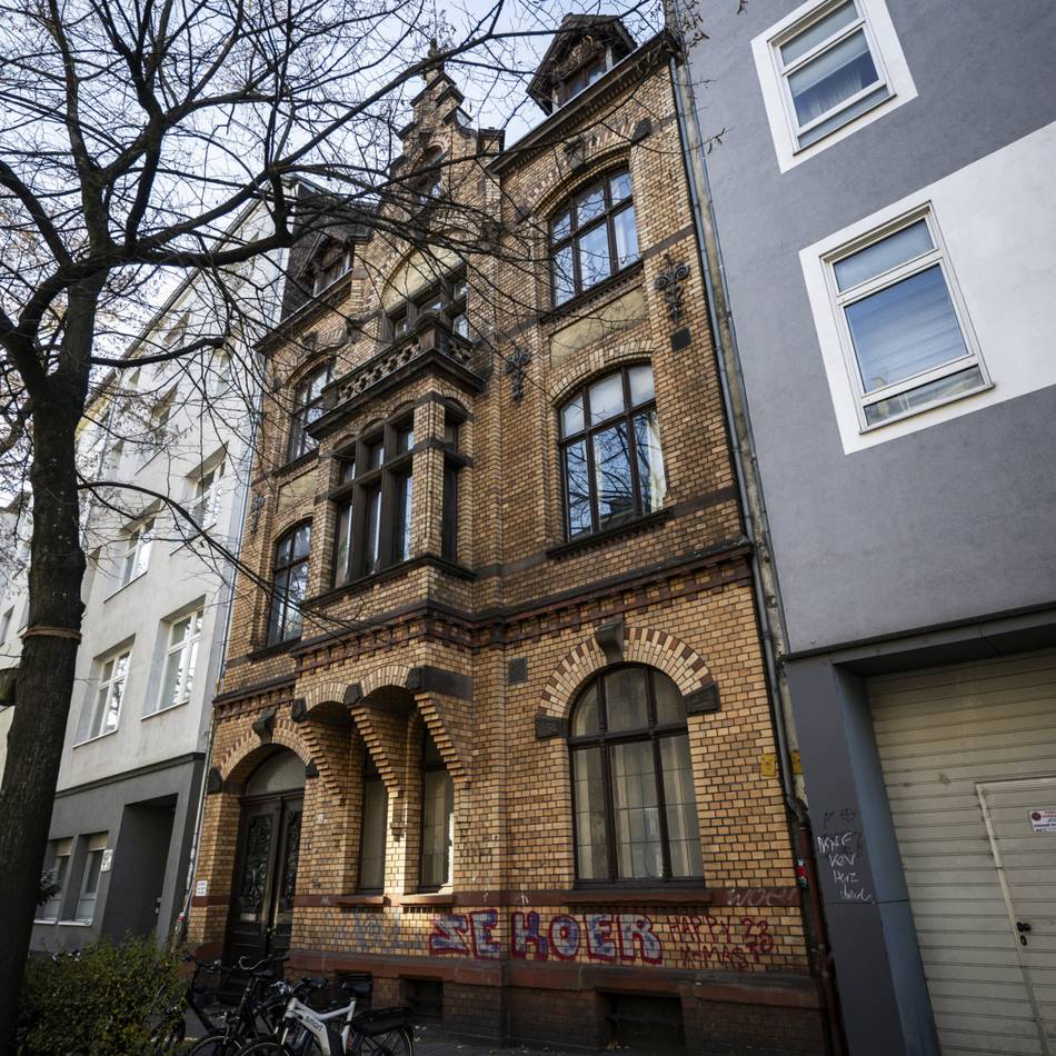 Düsseldorf: 130 Jahre altes Haus wird zwangsversteigert – Der Eigentümer sitzt an der Königsallee