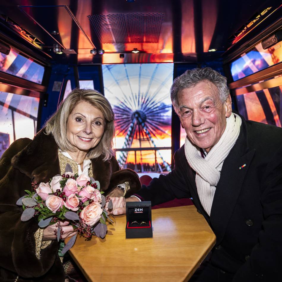 Hochzeit im Riesenrad in Düsseldorf: Wolfgang Rolshoven hat „Ja“ gesagt – und wurde vom Oberbürgermeister getraut