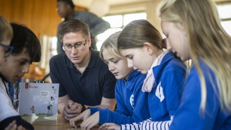 Schulen in Düsseldorf: Mehr Durchblick im Digital-Dschungel – darum werden Medienscouts immer jünger