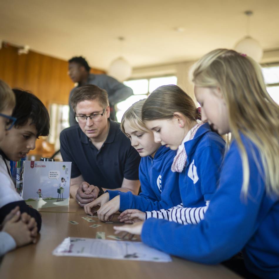 Schulen in Düsseldorf: Mehr Durchblick im Digital-Dschungel – darum werden Medienscouts immer jünger