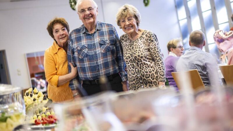 Aktion in Mörsenbroich: Schlemmend auf die 60er-Jahre zurückblicken – „haben viel gekämpft zur damaligen Zeit“