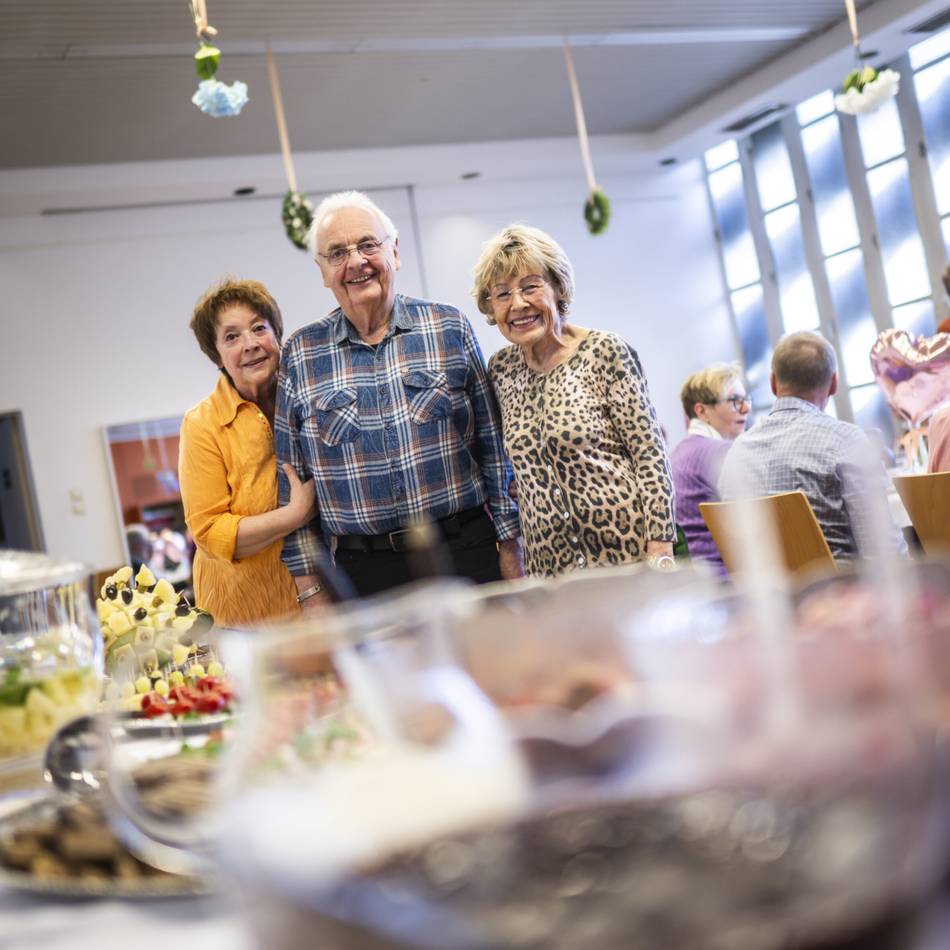 Aktion in Mörsenbroich: Schlemmend auf die 60er-Jahre zurückblicken – „haben viel gekämpft zur damaligen Zeit“