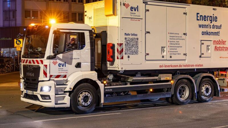 Energieversorger in Leverkusen bietet Aggregat zur Miete: Im EVL-Fuhrpark steht jetzt ein Notstromriese
