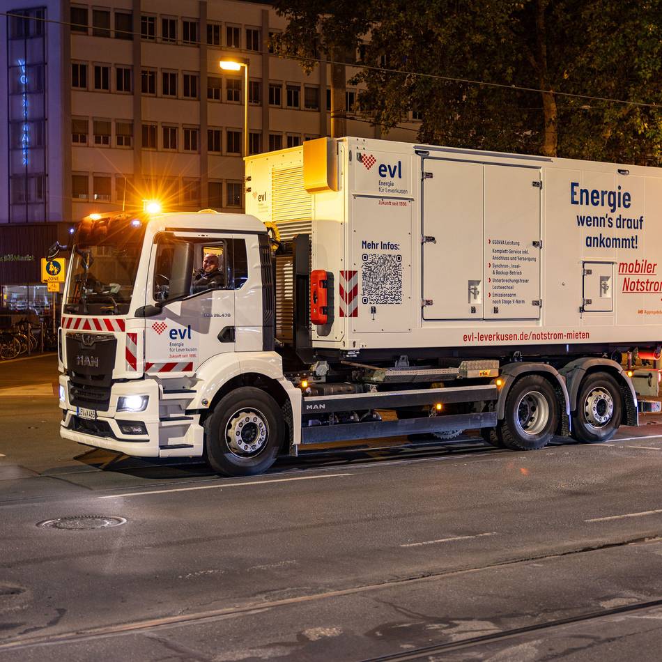 Energieversorger in Leverkusen bietet Aggregat zur Miete: Im EVL-Fuhrpark steht jetzt ein Notstromriese
