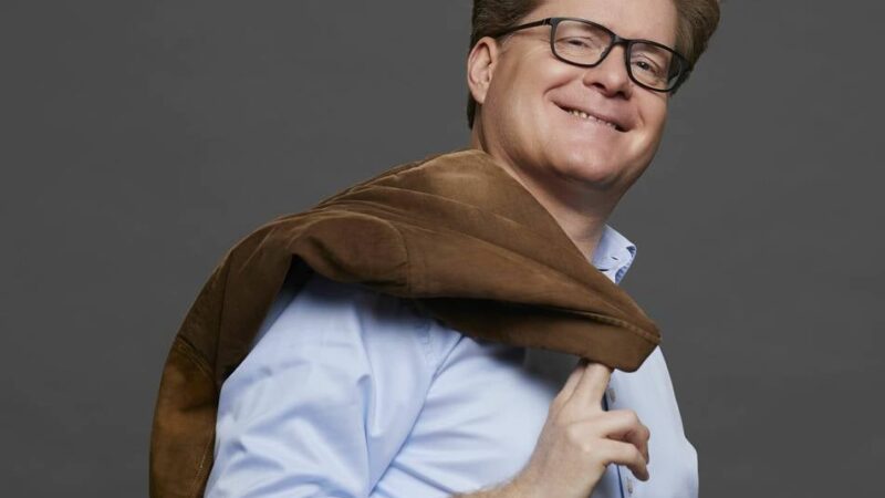 Comedy in Mönchengladbach: Deutschlehrer „Herr Schröder“ auf Klassenbesuch in der NEW Box