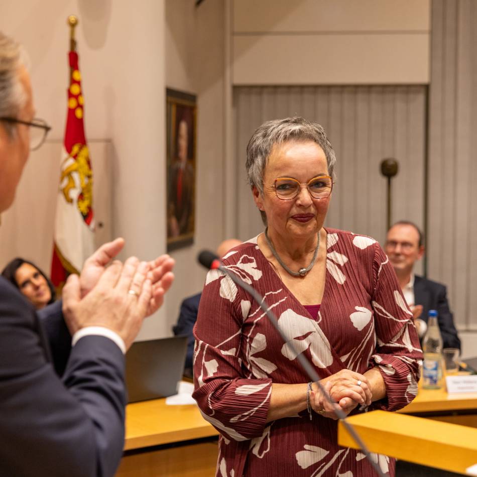 Letzte Sitzung der Ratsperiode 2020-2025 in Neuss: 20 Stadtverordnete und Protokollchefin verabschiedet