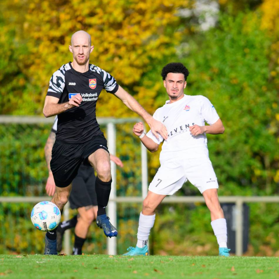 1:1 beim SV Sonsbeck nach zwei Platzverweisen: So hat sich der 1. FC Kleve im Krisengipfel in Unterzahl einen Punkt erkämpft