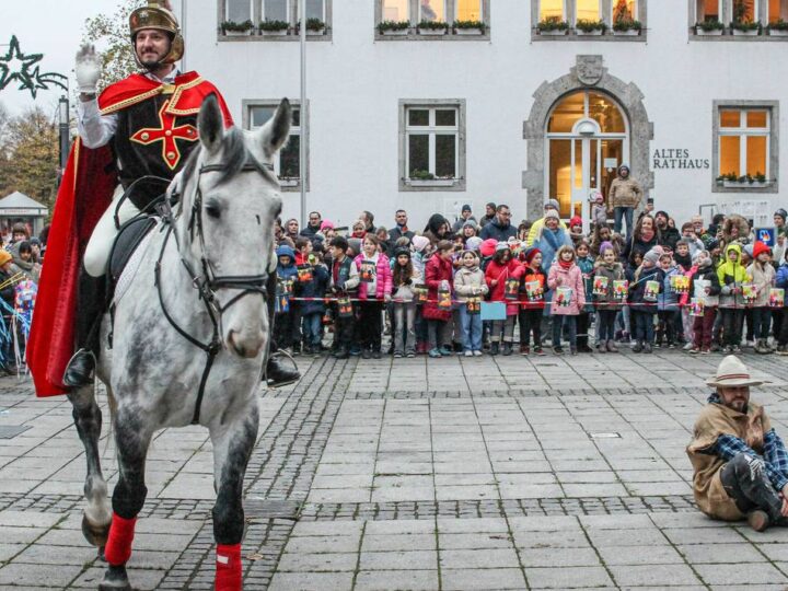 St. Martin in Grevenbroich 2025: So ziehen die Martinszüge in den Stadtteilen