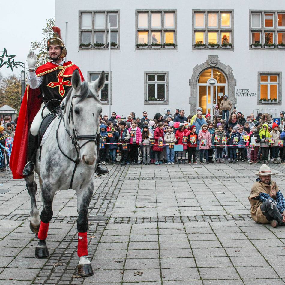 St. Martin in Grevenbroich 2025: So ziehen die Martinszüge in den Stadtteilen