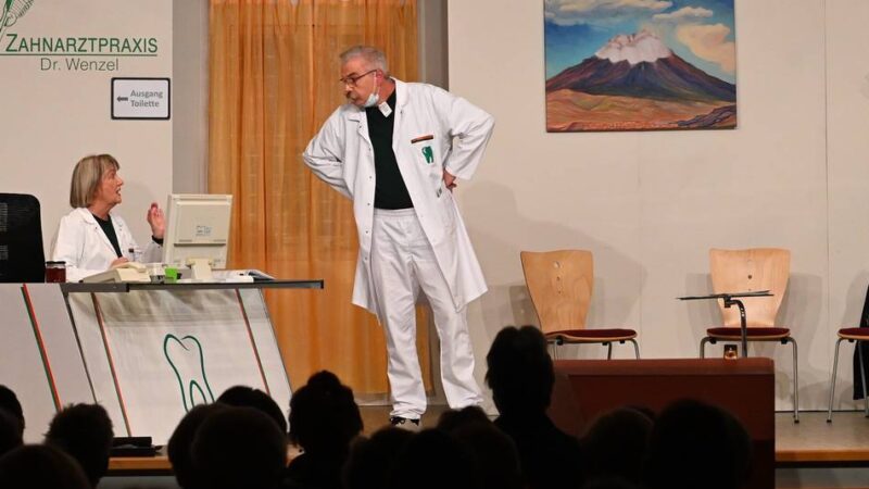 Laienspiel Hünger in Wermelskirchen: Die vollste Zahnarztpraxis der Stadt