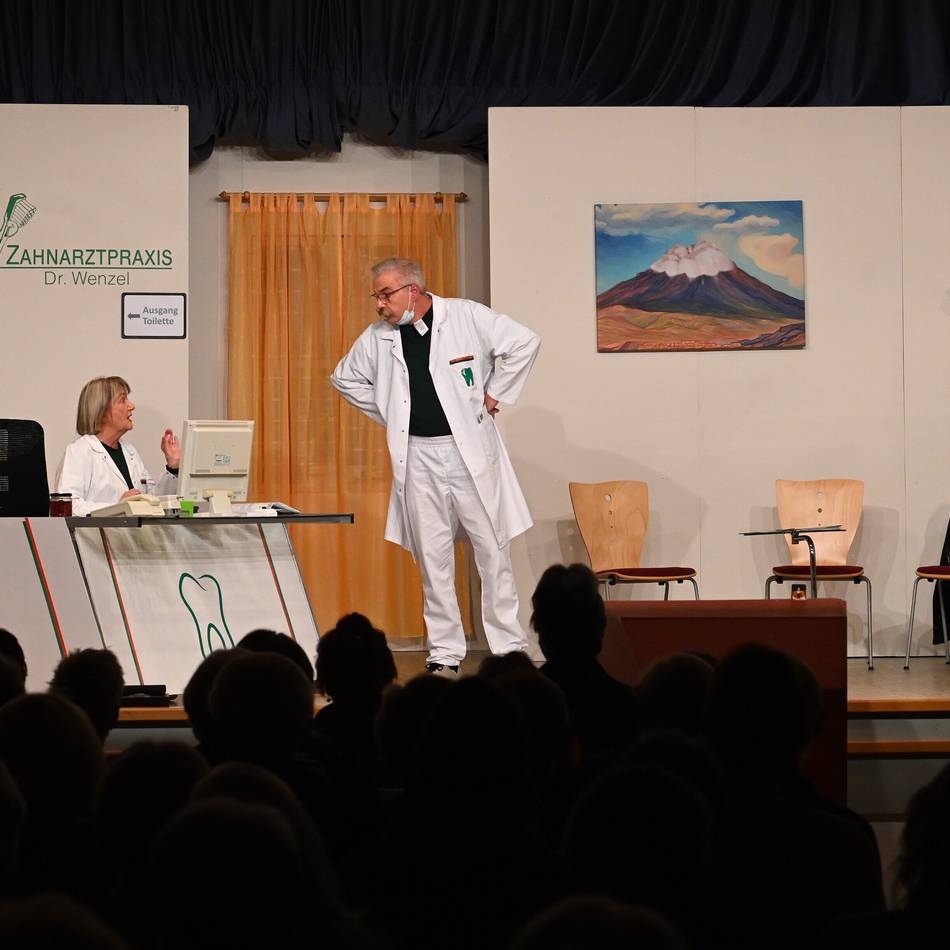 Laienspiel Hünger in Wermelskirchen: Die vollste Zahnarztpraxis der Stadt