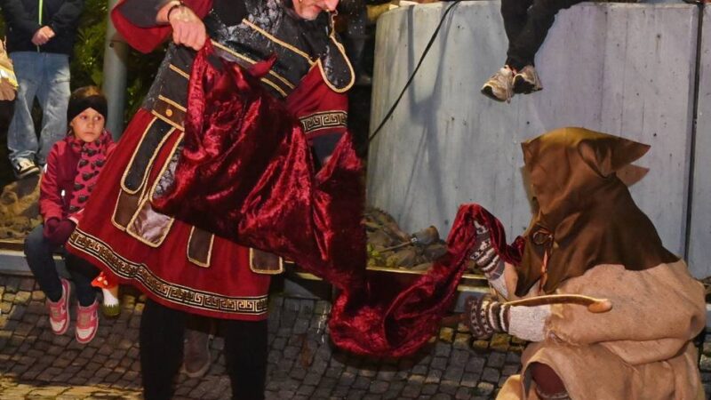 Der größte Martinszug in Wermelskirchen: Leuchtende Laternen  – große Kinderaugen