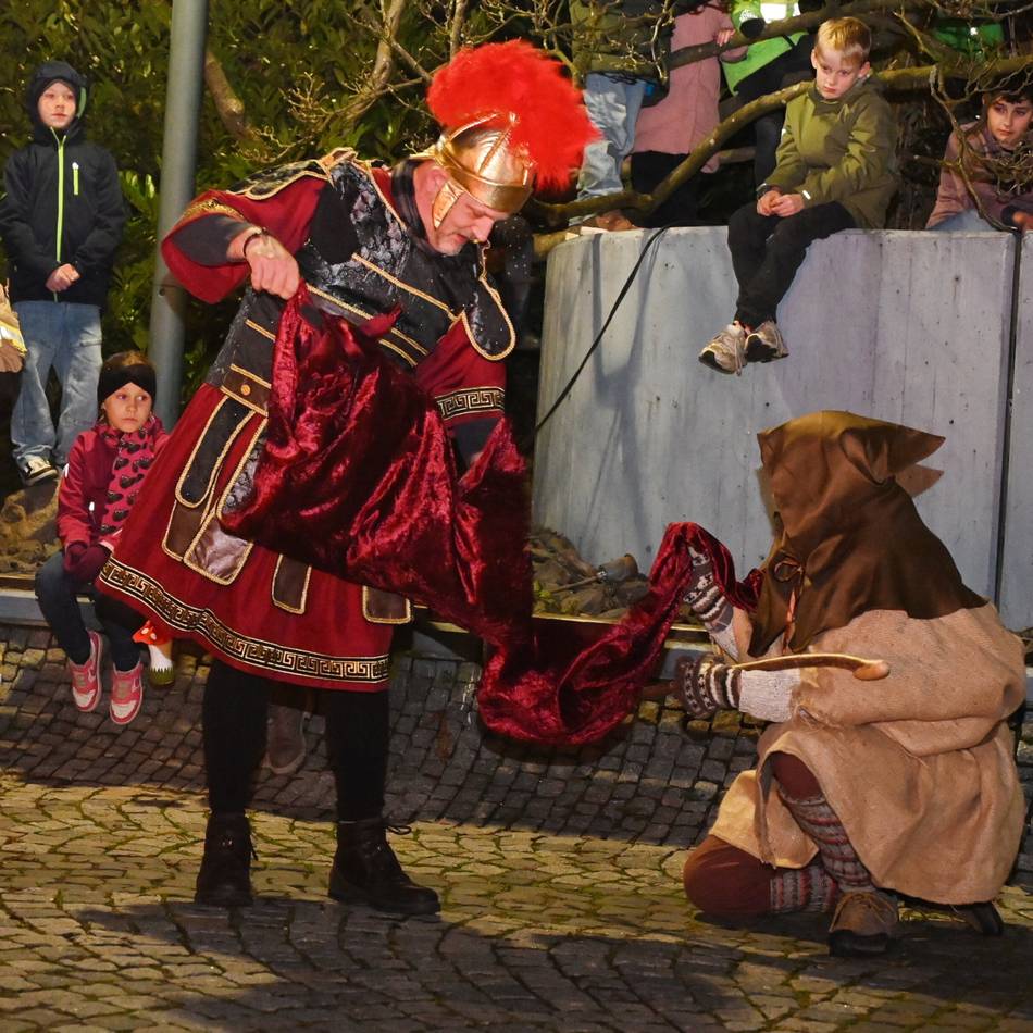 Der größte Martinszug in Wermelskirchen: Leuchtende Laternen  – große Kinderaugen