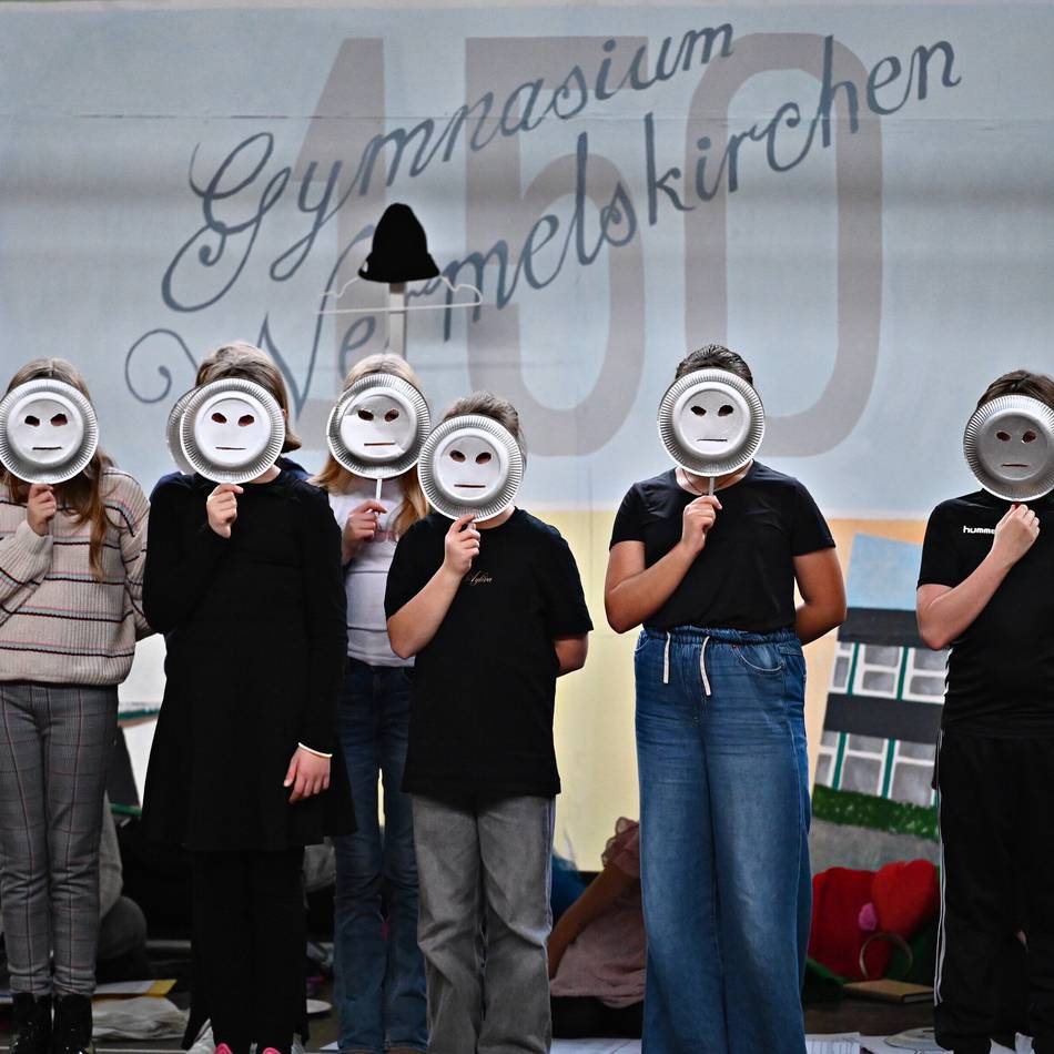 Theater am Gymnasium Wermelskirchen: Zwischen Erwartungsdruck und der Suche nach dem Lebenssinn