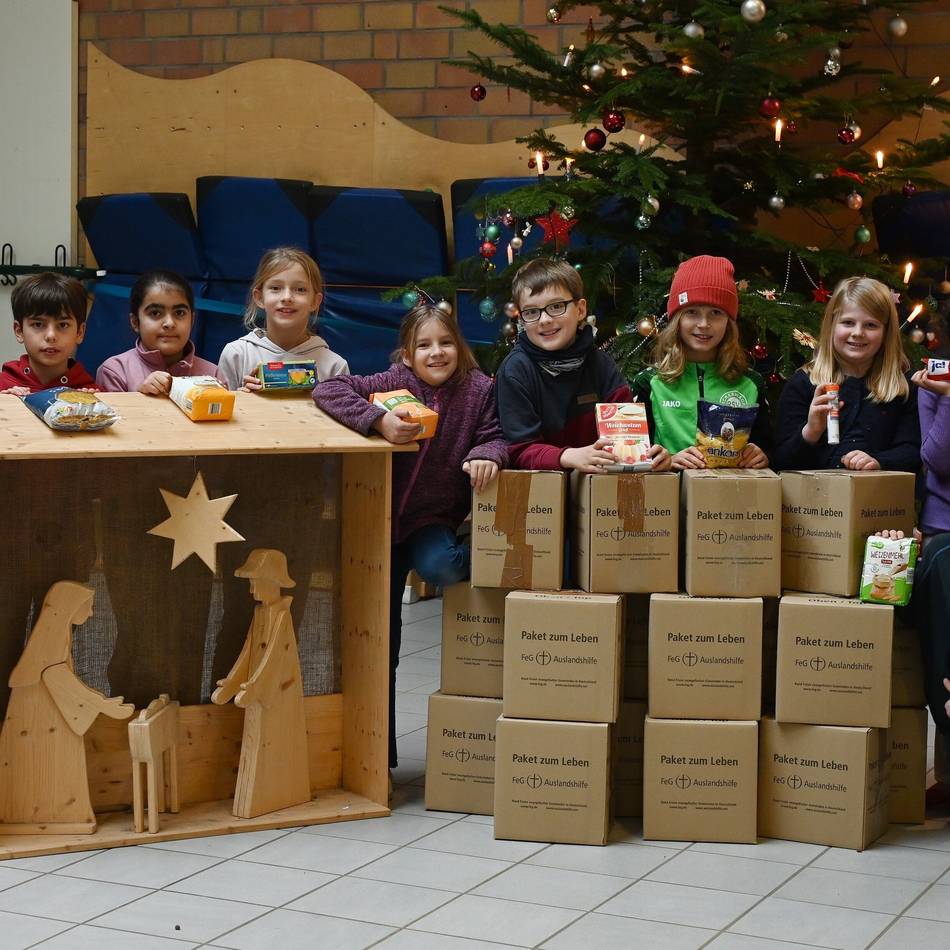 Hilfe für die Ukraine aus Hückeswagen: GGS Wiehagen schnürt „Pakete zum (Über)Leben“