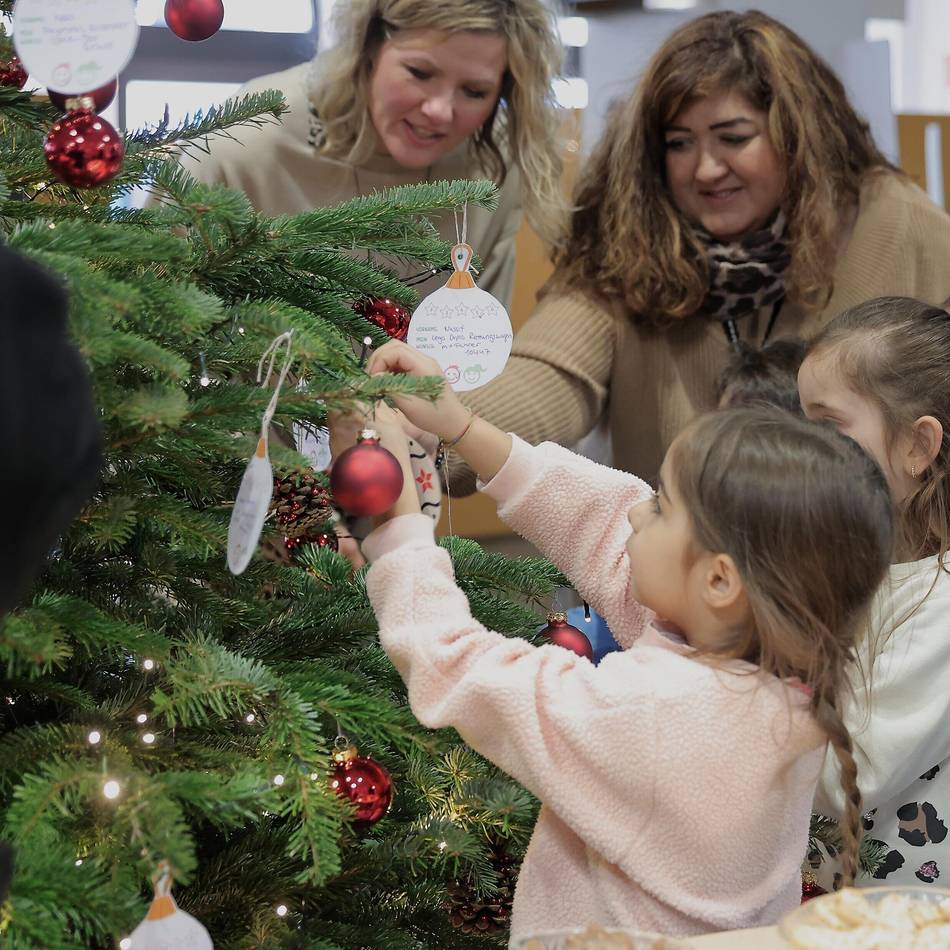 Weihnachtsvorfreude in Krefeld: Ein Baum voller toller Wünsche