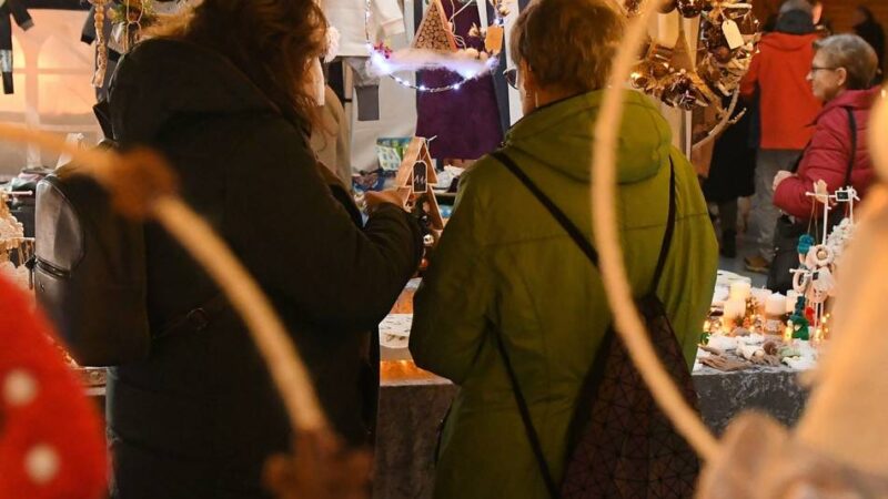 Adventszeit in Wermelskirchen: Indoor-Weihnachtsmarkt – nicht ohne Ehrenamt