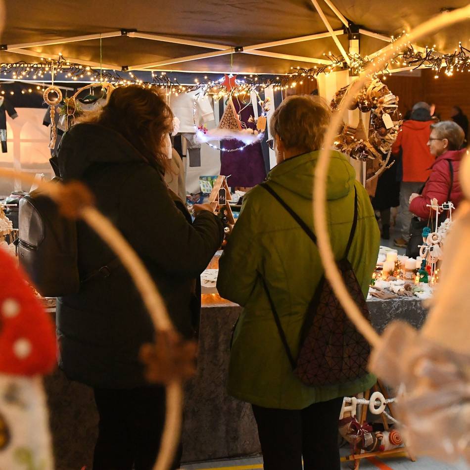 Adventszeit in Wermelskirchen: Indoor-Weihnachtsmarkt – nicht ohne Ehrenamt