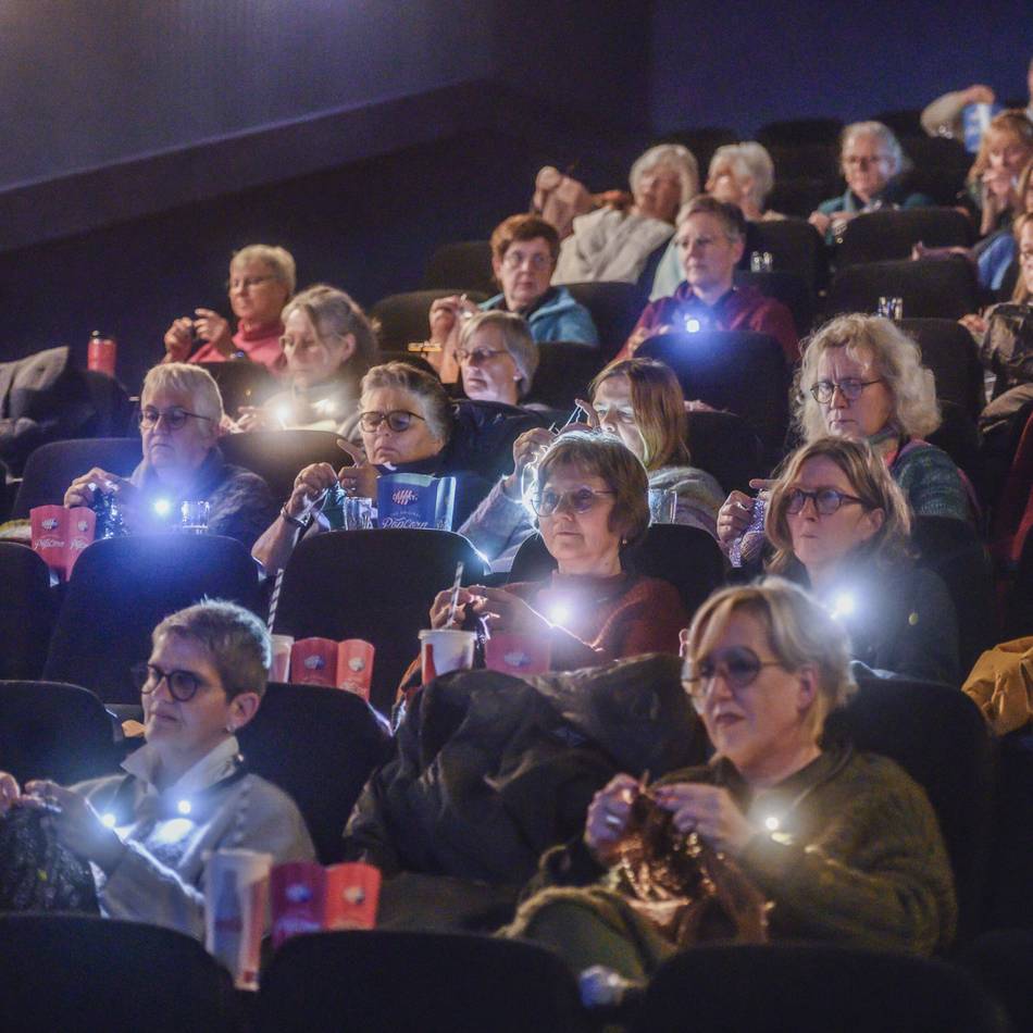 Neuer Trend in Kleve: Mit Wolle und Nadel im Kino – „Wir sind Genussstricker“