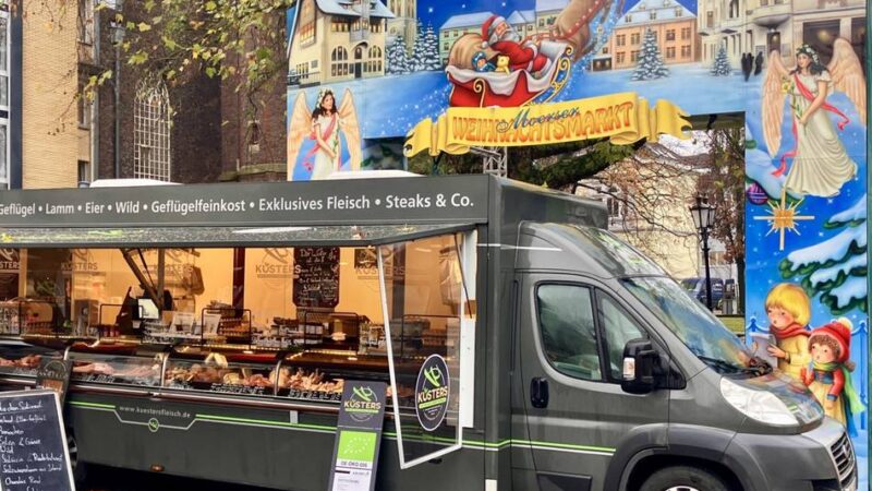 Ärger auf dem Wochenmarkt in Moers: „Das Weihnachtsmarkttor ist völlig fehl am Platz“