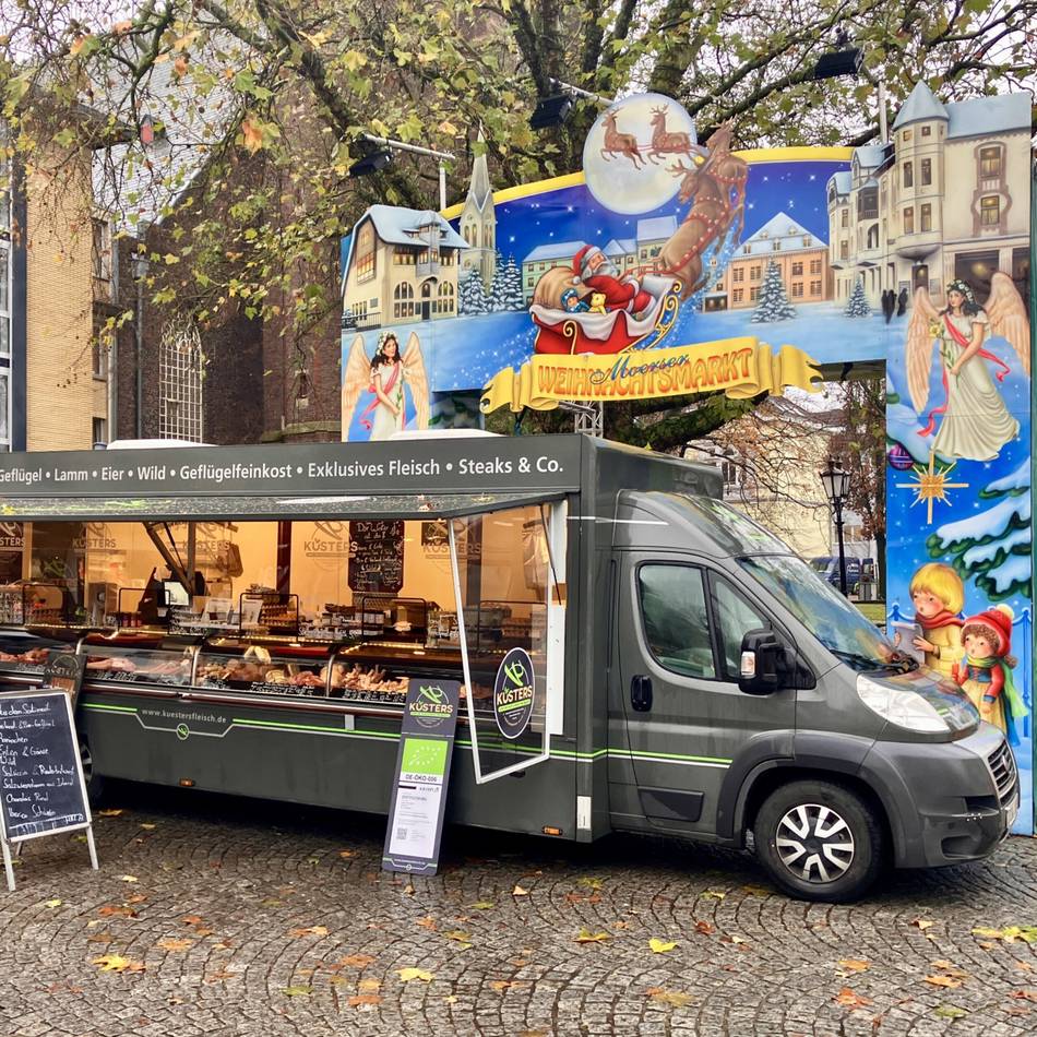 Ärger auf dem Wochenmarkt in Moers: „Das Weihnachtsmarkttor ist völlig fehl am Platz“