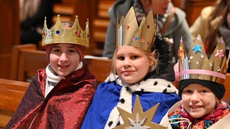 Dreikönigs-Brauchtum in Radevormwald: Vorbereitung für die Sternsingeraktion läuft