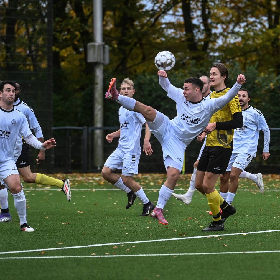 Klarer Sieg beim 1. FC Kleve II: Die Tormaschine des Uedemer SV läuft wieder heiß