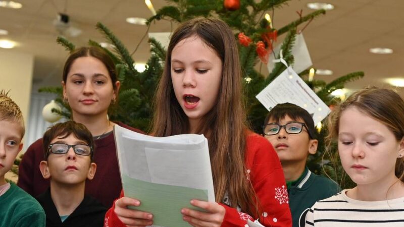 Aktion für Kinder in Hückeswagen: Wie ein Weihnachtsbaum Wünsche erfüllt