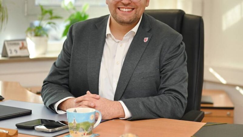 Stadtverwaltung in Radevormwald: Der erste Arbeitstag als neuer Bürgermeister