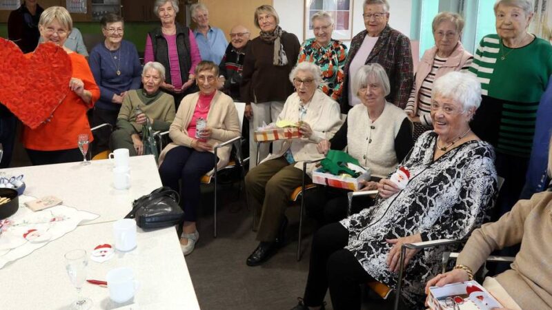 Seniorinnen im Opladener Upladin: „Mädelstreff“ spendet für krebskranke Kinder