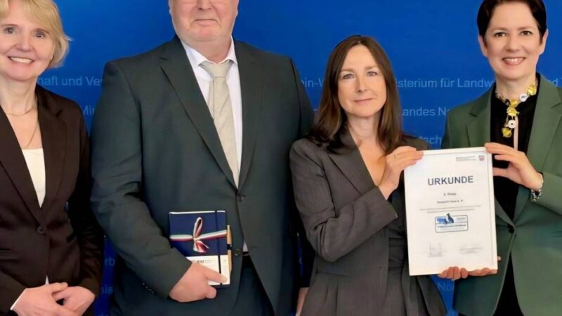 Tierliebe und Einsatzfreude in Dormagen: Eselpark erhält Tierschutzpreis und begeistert online