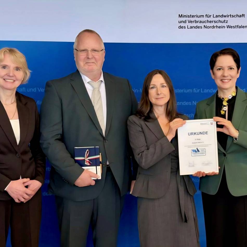 Tierliebe und Einsatzfreude in Dormagen: Eselpark erhält Tierschutzpreis und begeistert online