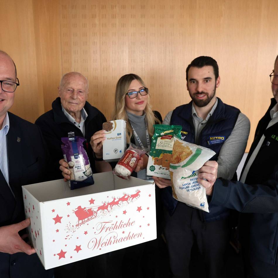 Weihnachtspakete-Aktion der Tafel Leverkusen: 1400 Portionen Nächstenliebe im Karton