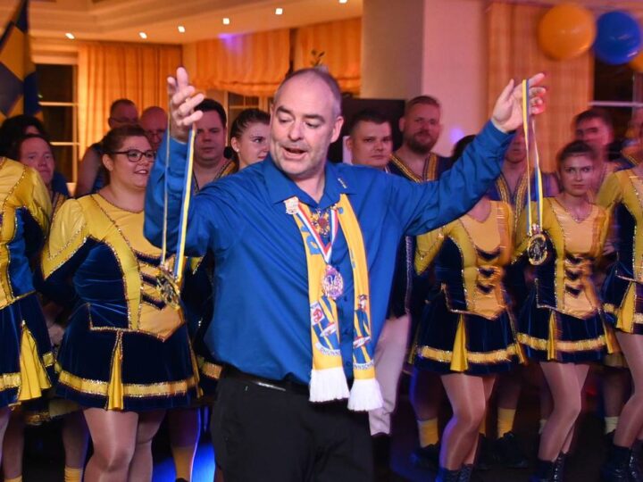 Sessionseröffnung der Dhünnschen Jecken in Wermelskirchen: Die Jecken sind wieder los