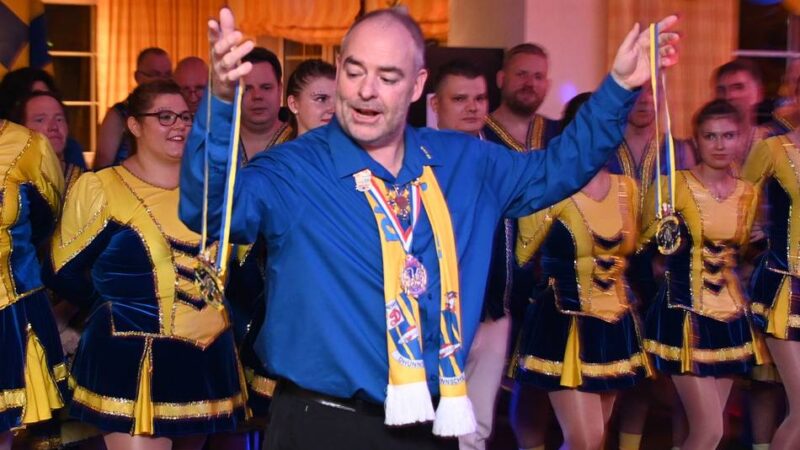 Sessionseröffnung der Dhünnschen Jecken in Wermelskirchen: Die Jecken sind wieder los