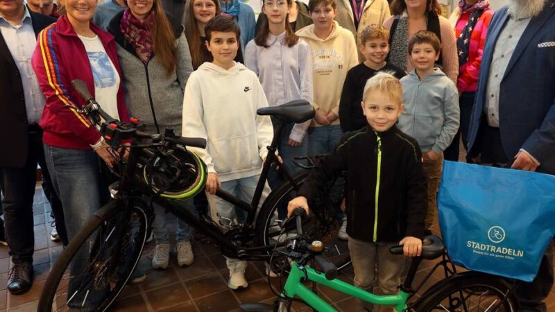 Siegerehrung in Leverkusen: Rekordergebnis beim Stadtradeln
