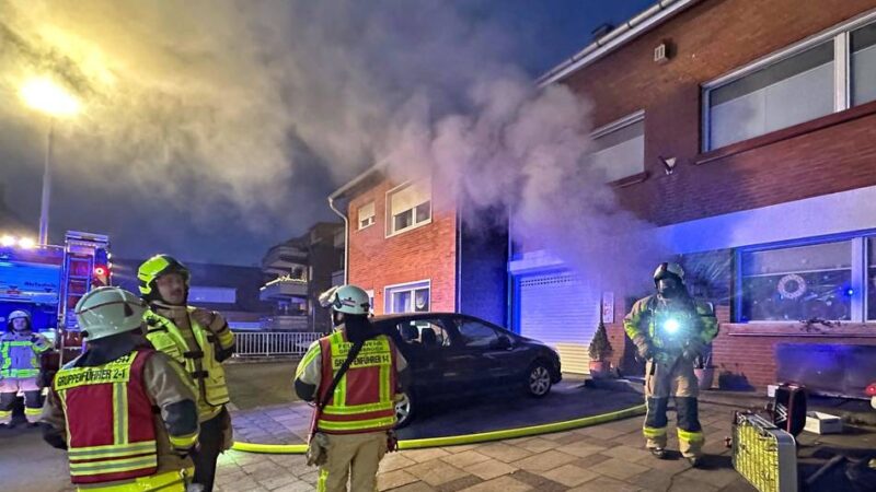 Alarm in der Gartenstadt: Kellerbrand löst Feuerwehreinsatz in Wevelinghoven aus