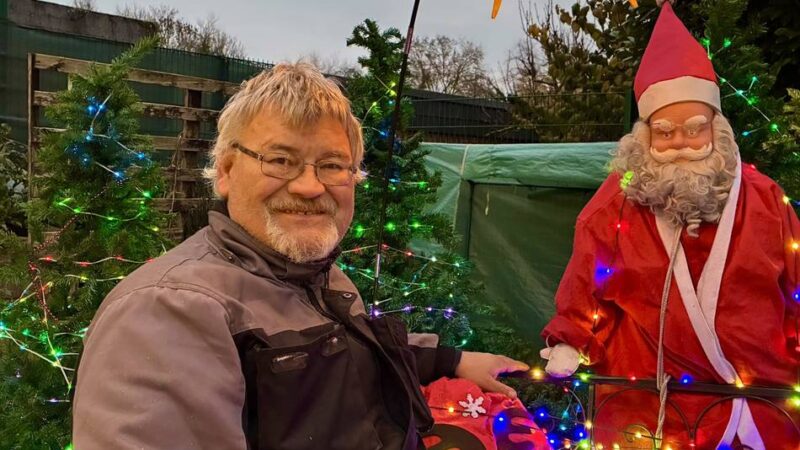 Weihnachtshaus in Moers: 40.000 Lichter in Haus und Garten