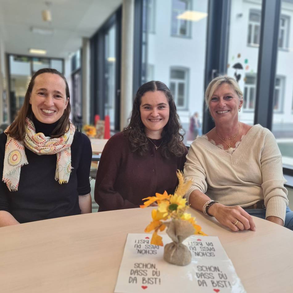 „Gehe jedes Mal mit einem Lächeln nach Hause“: 20-Jährige engagiert sich ehrenamtlich in der Gelderner St.-Michael-Schule