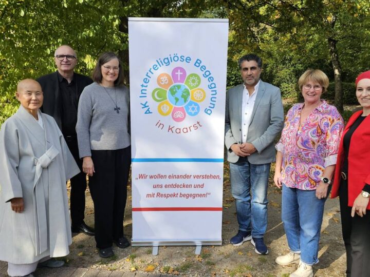 Interreligiöses Friedensgebet in Kaarst: Unterschiedliche Religionen, ein gemeinsames Ziel