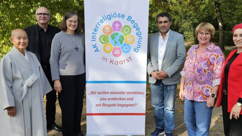 Interreligiöses Friedensgebet in Kaarst: Unterschiedliche Religionen, ein gemeinsames Ziel