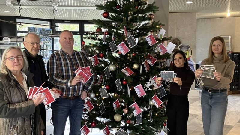 Vorweihnachtszeit in Wermelskirchen: Wo Wunschbäume für Lächeln sorgen